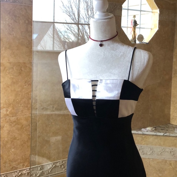 Black and White Dress - Picture 2 of 3